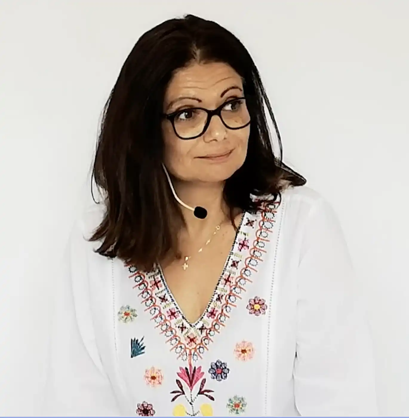 Charlotte presente sa joute verbale face a un groupe